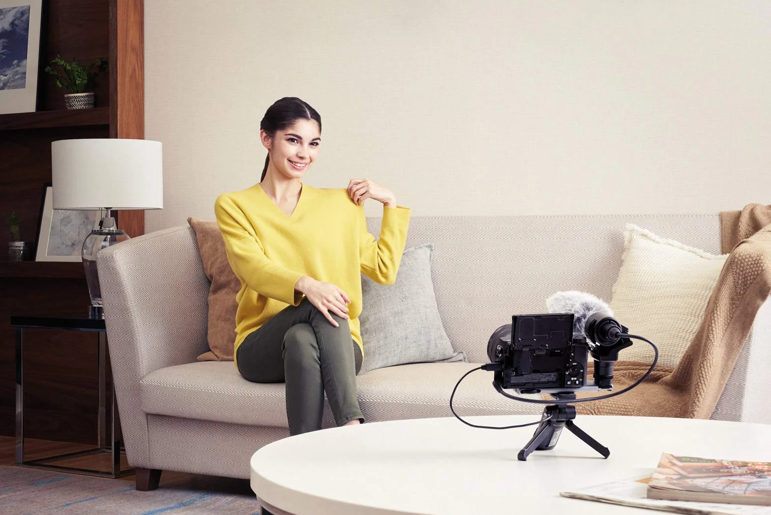 Sony a6400 body czarny (ILCE6400B), aparat systemowy z mocowaniem E, Matryca CMOS APSC 24 megapikseli, wideo 4K, ekran dotykowy 180°, autofokus z 425 punktami detekcji fazy, wizjer OLED.