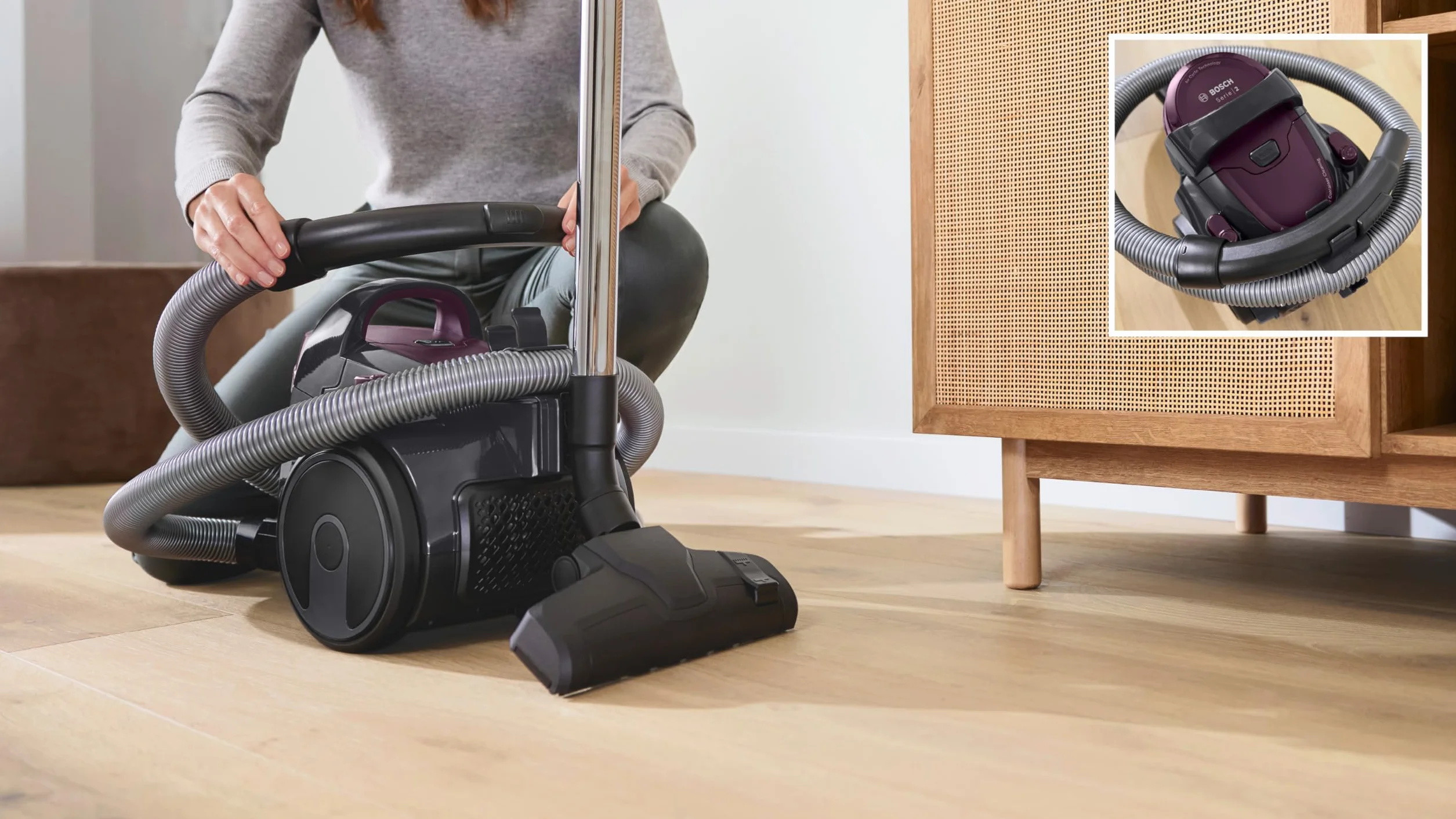Bosch Série 2 Aspirateur Traîneau Sans Sac 1.5L Filtre Hygiénique Lavable Haute Performance Rayon 9m Compact Violet