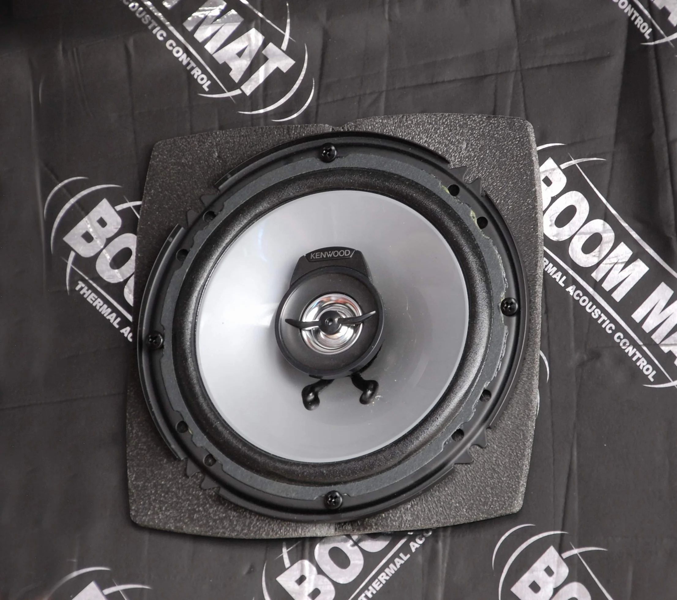 Design Engineering DEI 050310 mata wysięgnikowa przegrody głośnikowe, 10 cm, okrągła (2 sztuki)