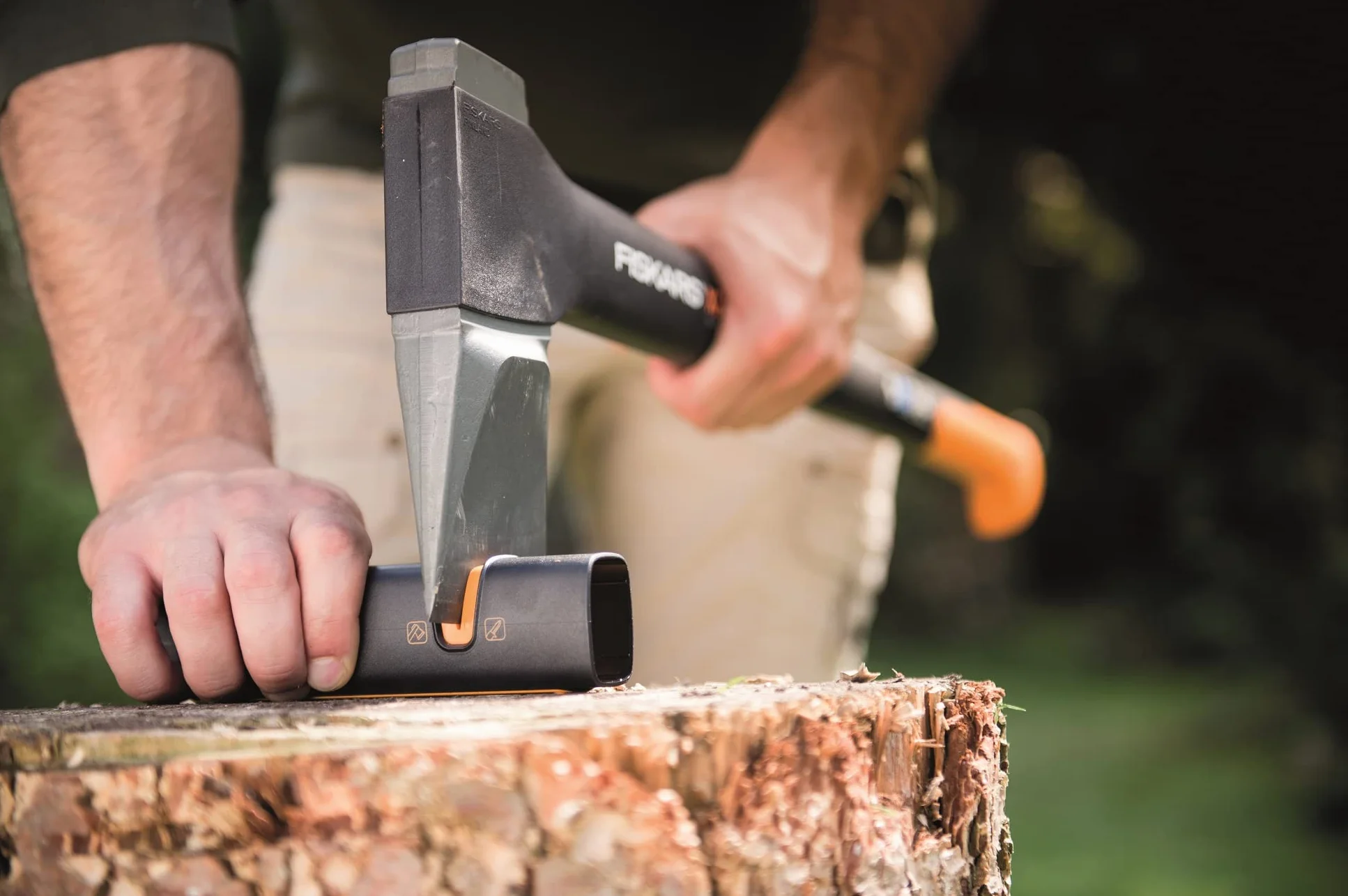 Fiskars Aiguiseur pour haches et couteaux Pierre à aiguiser en céramique Noir Orange Xsharp
