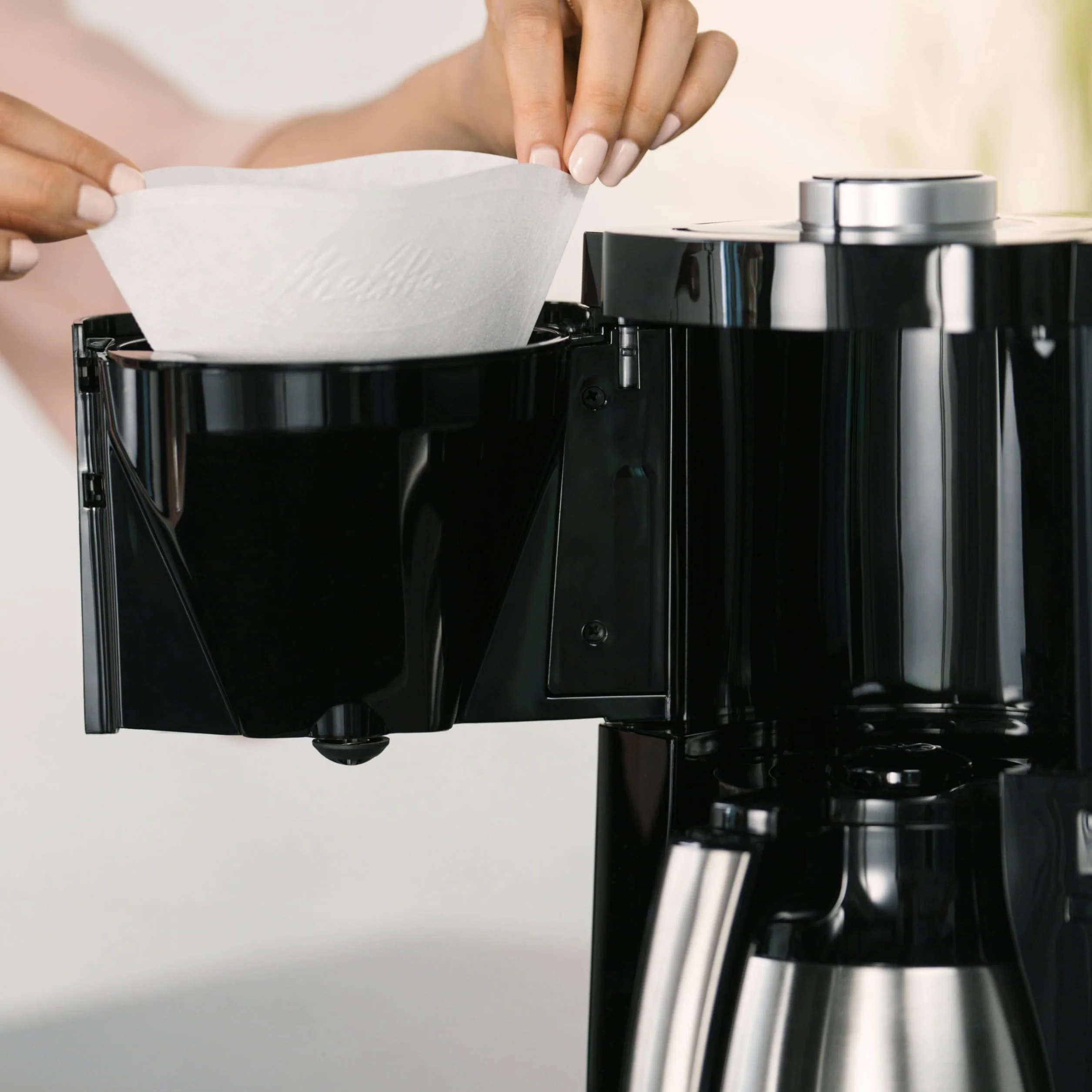 Melitta Cafetière à filtre Look V Therm Timer Noire, avec Carafe thermique et fonction minuterie, Réservoir d'eau amovible et programme de détartrage, capacité 10-15 tasses, modèle 1025-18