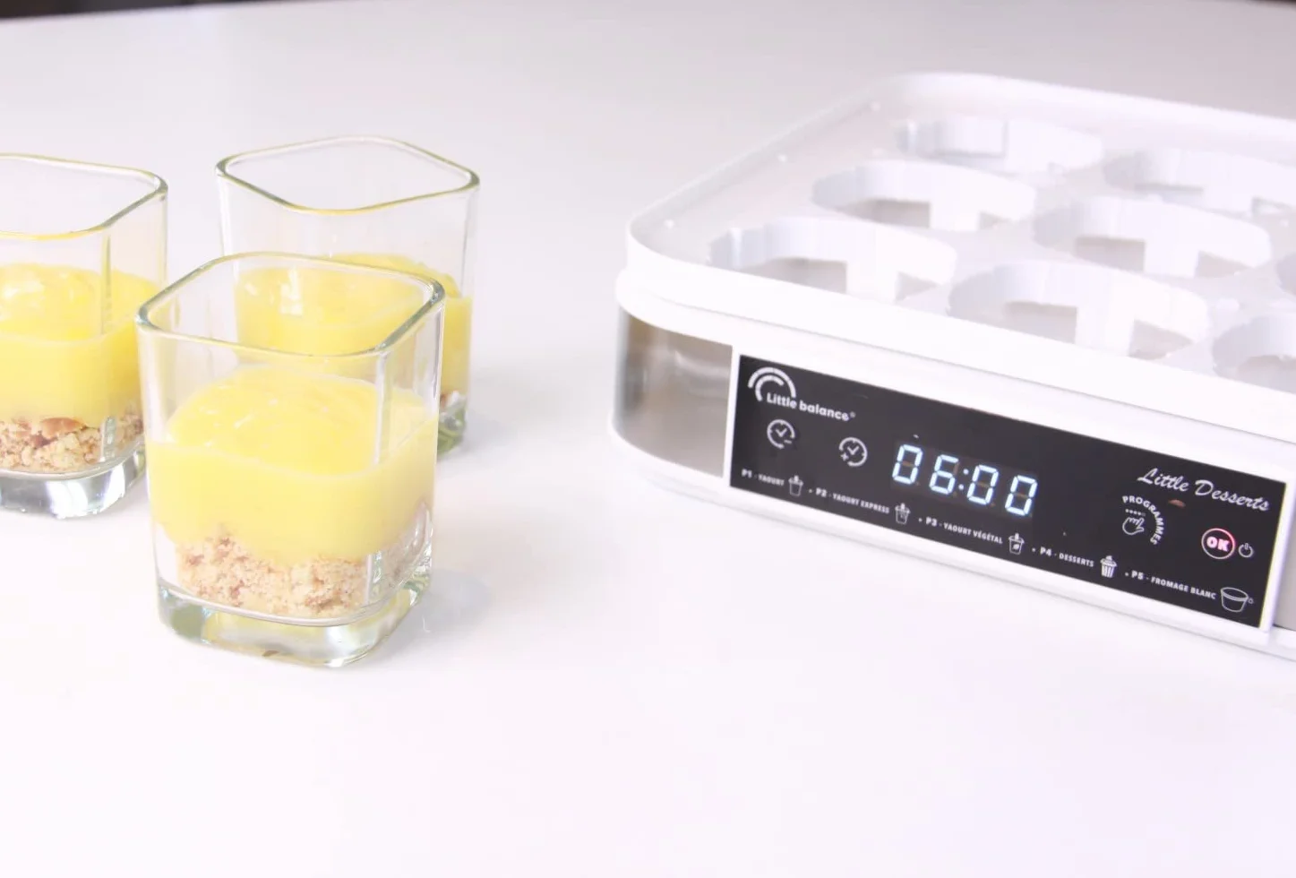 LITTLE BALANCE 8448 Yaourtière Dessertière, Yaourts Desserts Fromages blancs faits maison, 5 programmes automatiques, 9 pots en verre 145 ml, Blanc/inox
