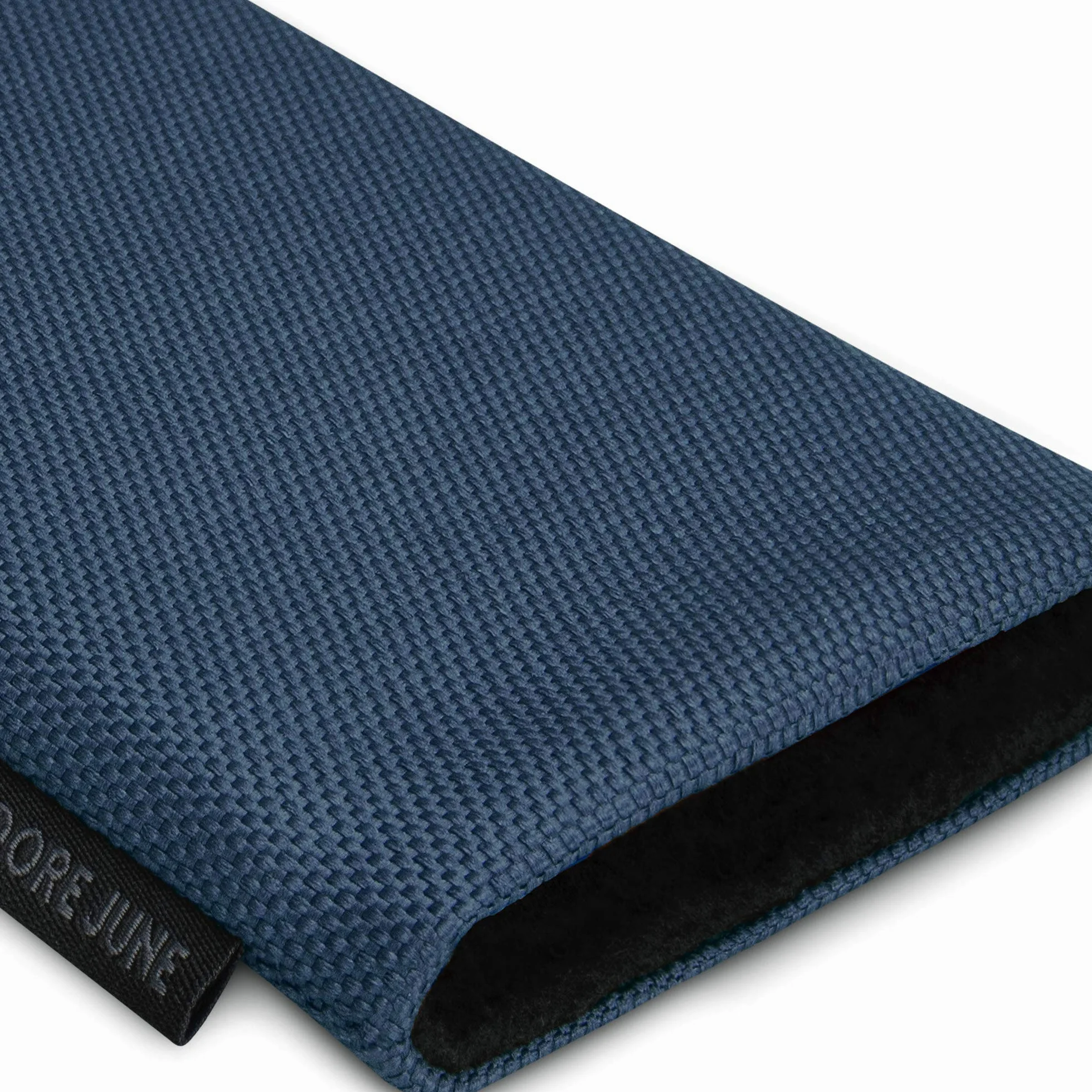 Adore June Etui na telefon komórkowy Classic z recyklingu, niebieskie, kompatybilne z iPhone 16 Pro Max 2024, nowoczesne, ekologiczne materiały R-PES, wyprodukowano w Europie
