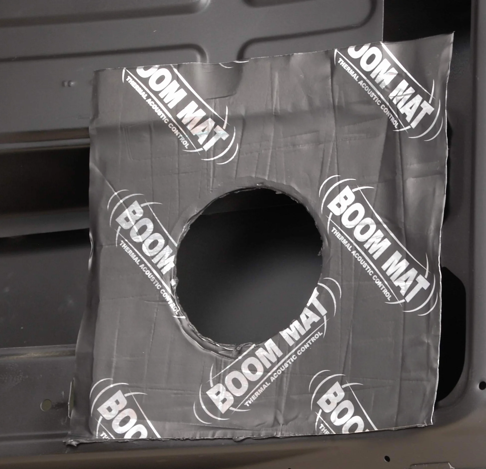 Design Engineering DEI 050310 mata wysięgnikowa przegrody głośnikowe, 10 cm, okrągła (2 sztuki)