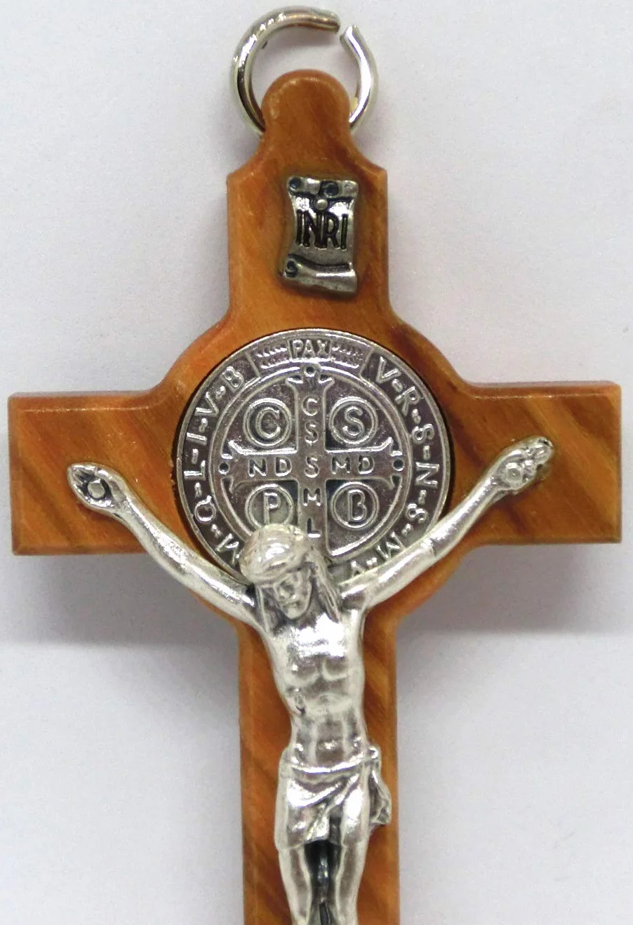 Croix de Saint Benoît en bois d'olivier 8 cm avec médaille et anneau