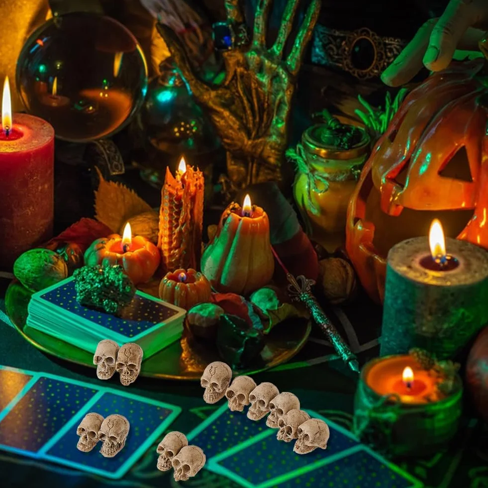 Lot de 40 mini figurines de crâne en résine pour décoration Halloween
