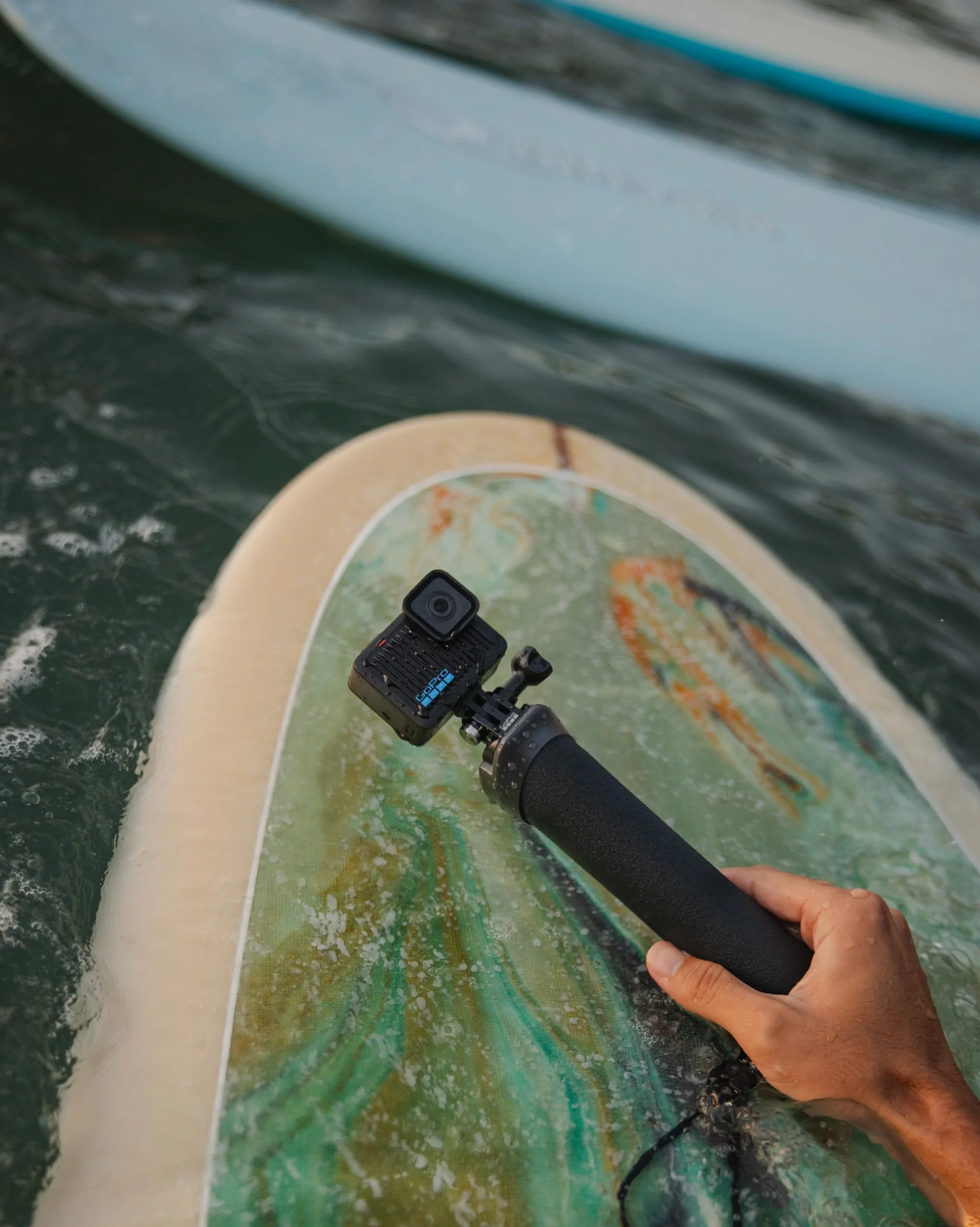GoPro HERO – Kompaktowa wodoodporna kamera akcji z wideo 4K Ultra HD, zdjęciami 12 MP, ekranem dotykowym