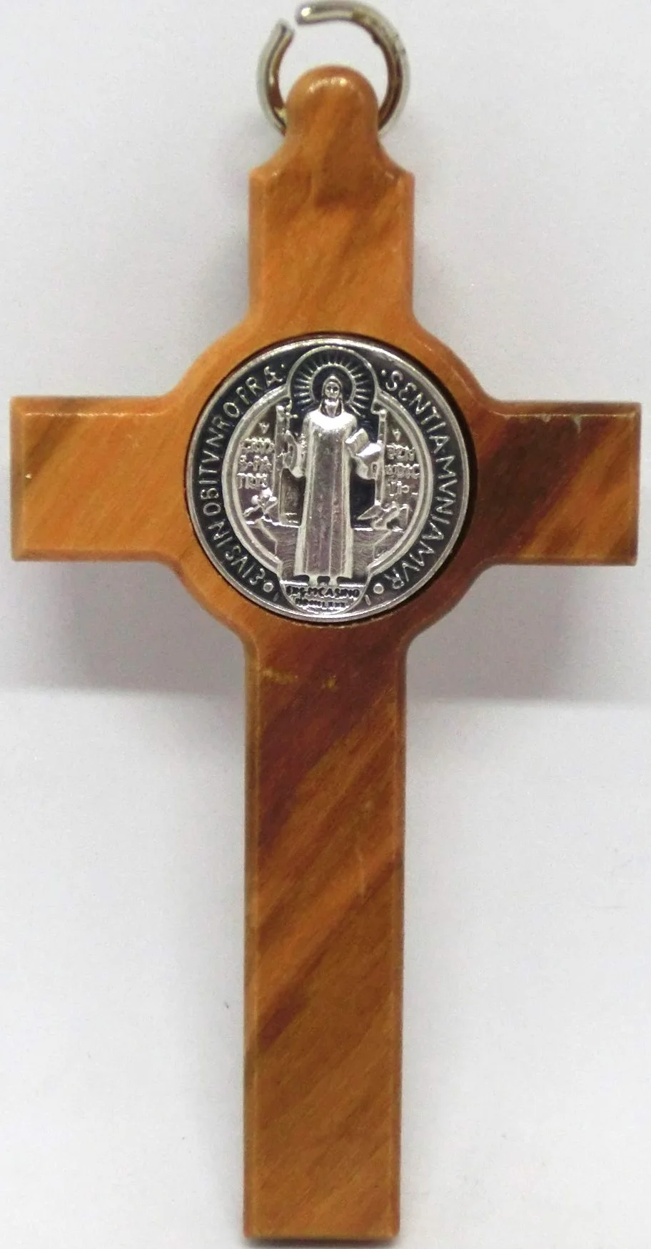 Croix de Saint Benoît en bois d'olivier 8 cm avec médaille et anneau