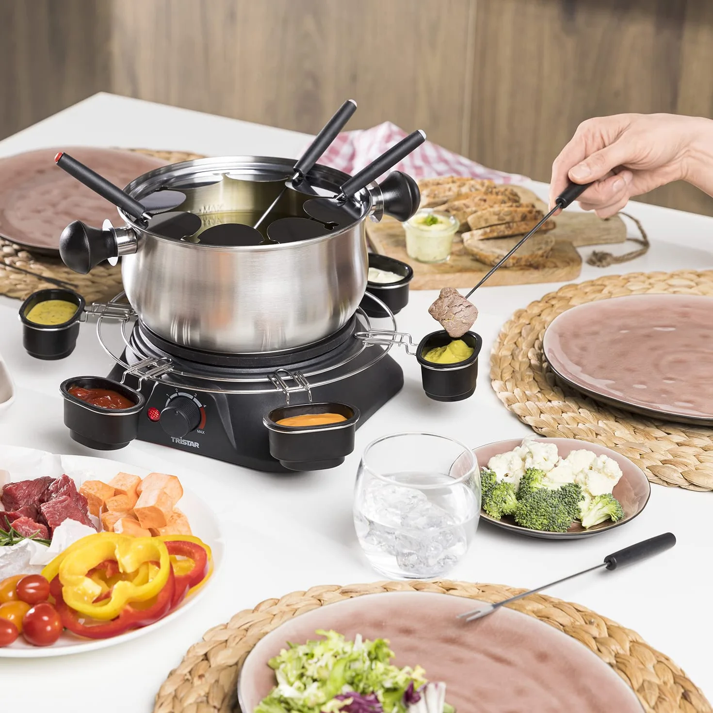Tristar Appareil à fondue électrique - Pour tous types de fondues - Thermostat réglable - Pour 8 personnes - 1,5 L - Fourchettes incluses