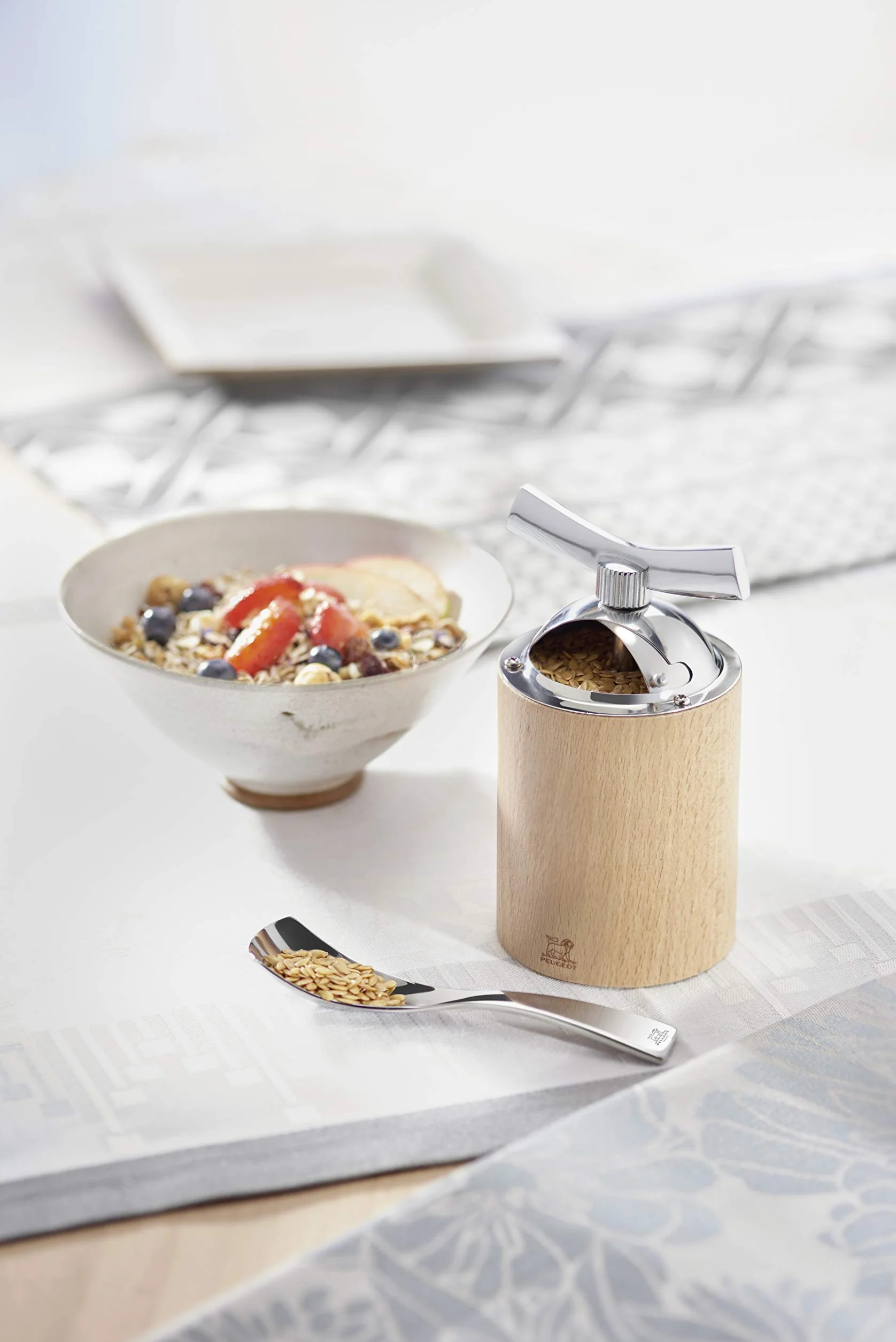 Peugeot Isen Moulin à graines de lin manuel, Couleur : Naturel, Taille : 13 cm, Matière : Bois/Inox, 34535