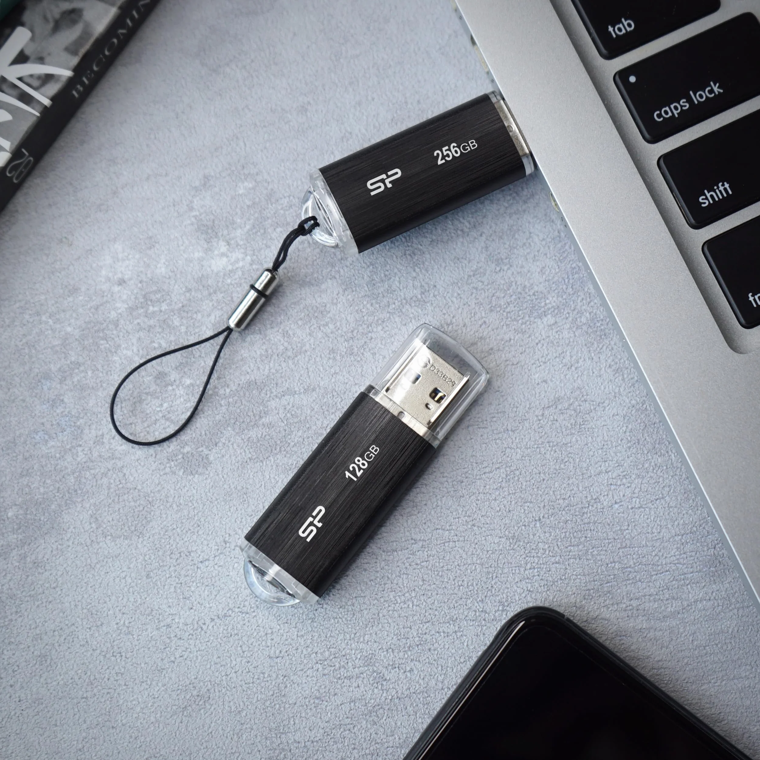 Silicon Power 128 GB pamięć USB Flash, B02 Blaze, USB3.1, chowane złącze, wbudowany otwór na pasek, kopia zapasowa i przywracanie danych, szyfrowanie 256-bitowe, do 5 Gb/s, czarny