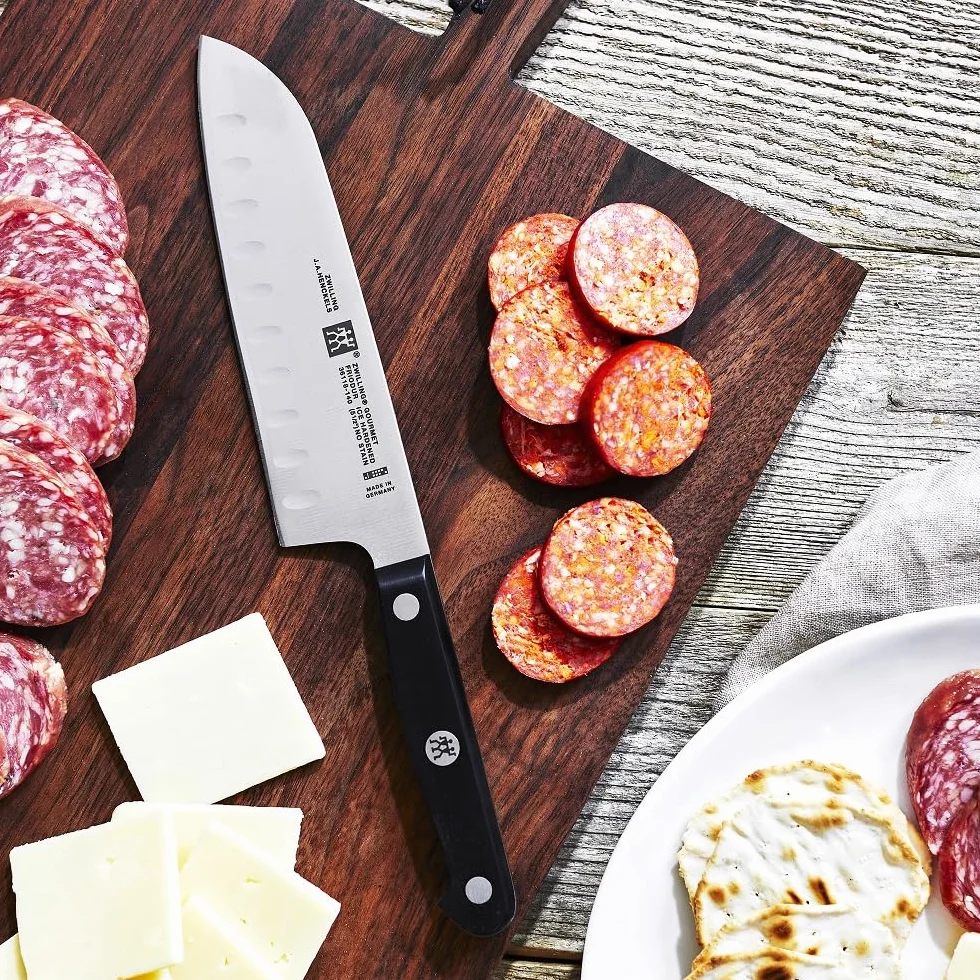 ZWILLING Gourmet Couteau Santoku, 18 cm, Acier Spécial Inoxydable, Manche Ergonomique en Plastique, Noir, Fabriqué en Allemagne