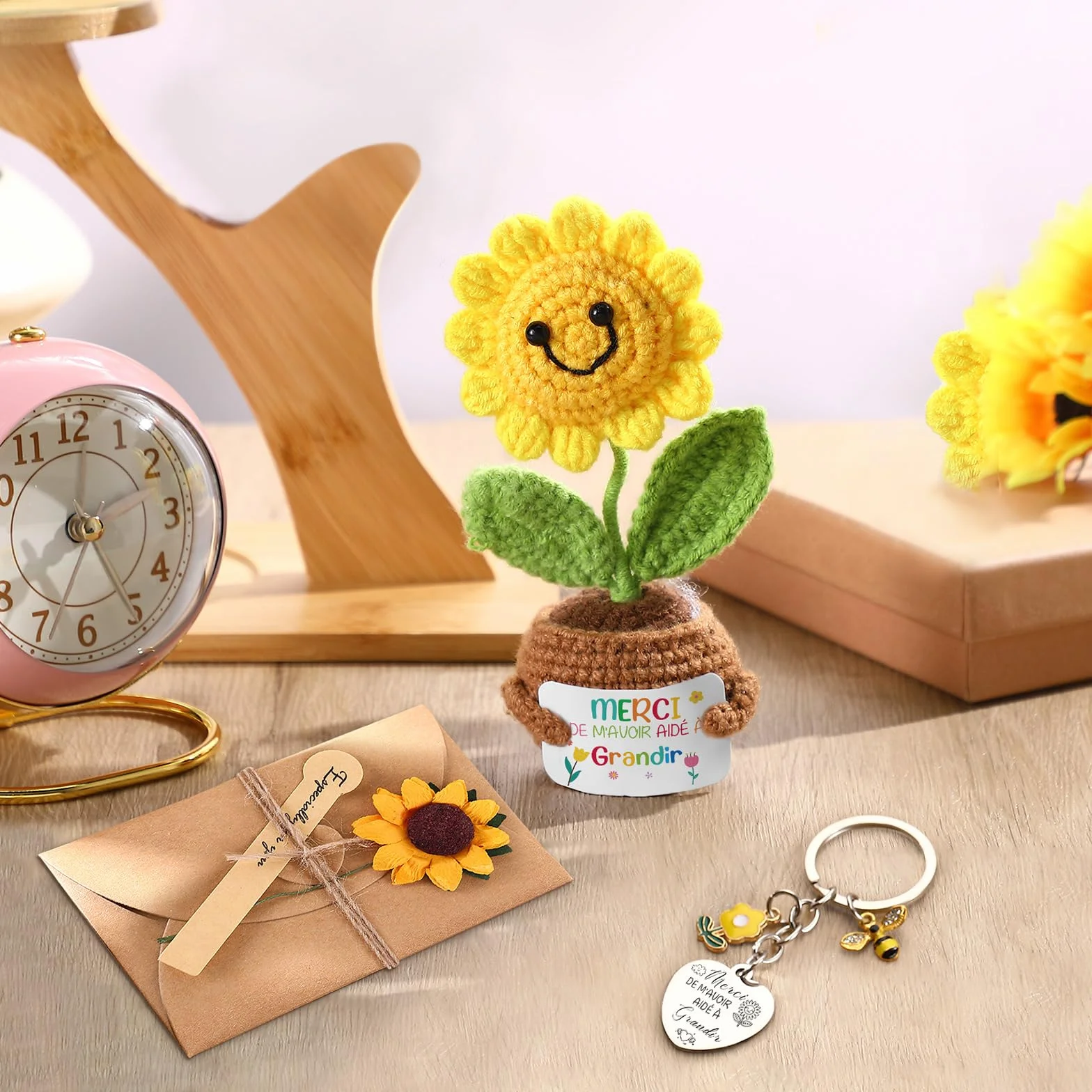Mini Poupée Tournesol au Crochet avec Carte Porte-Clés pour Professeur, Carte de Vœux en Papier Kraft avec Fleurs Séchées