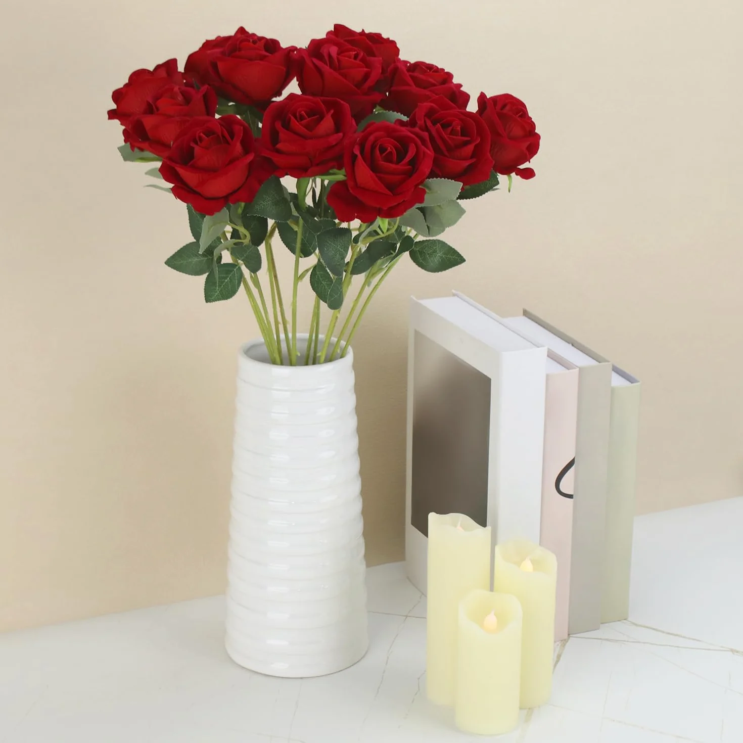 QWORK 12 pièces Roses artificielles Rouges avec Longues tiges en Plastique pour Mariage Décoration