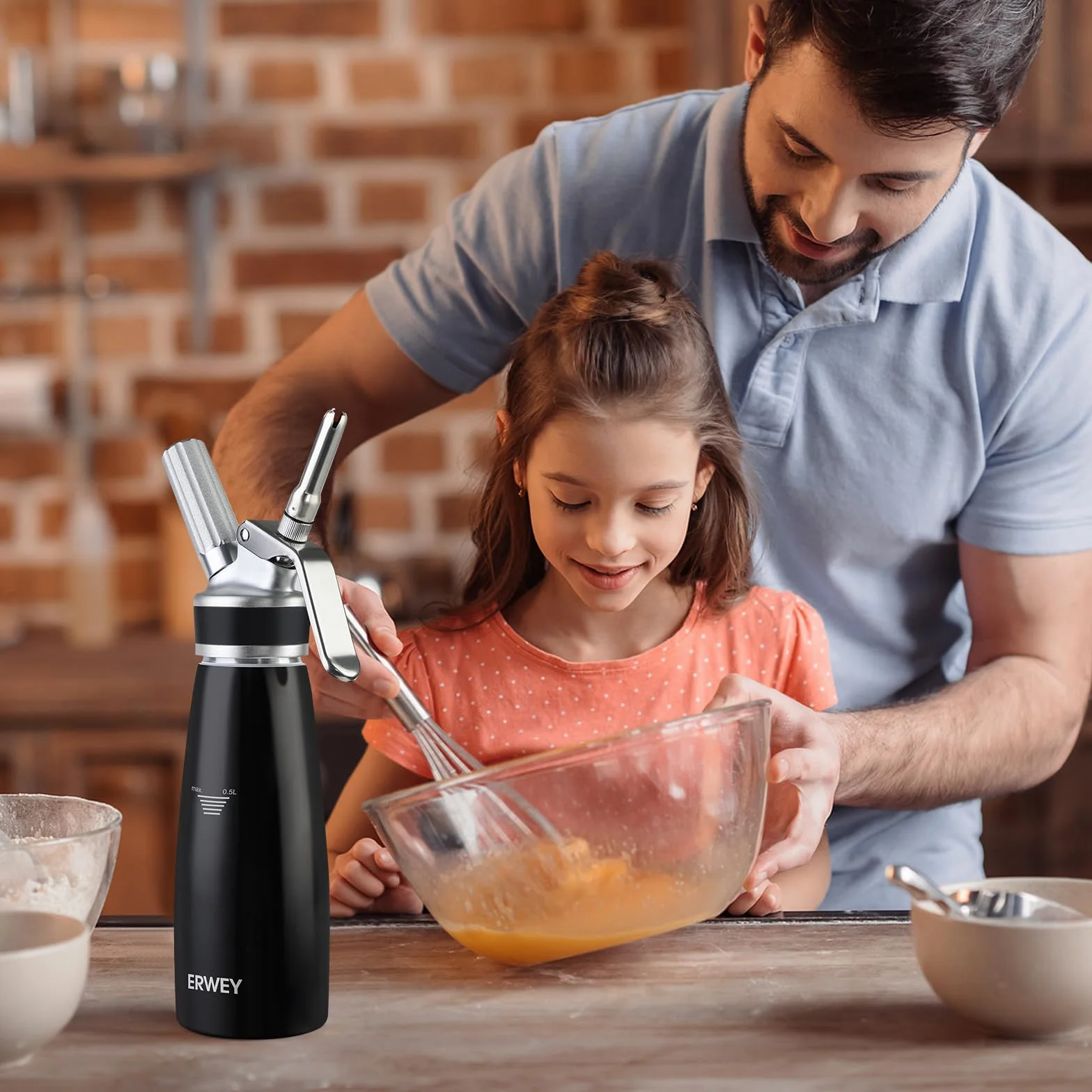 ERWEY Siphon Chantilly 500ml, Siphon à Chantilly en Aluminium, Siphons de Cuisine avec 3 Douilles et 1 Brosse de Nettoyage, Siphon de Chantilly pour Décoration Patisserie et Desserts (Noir)