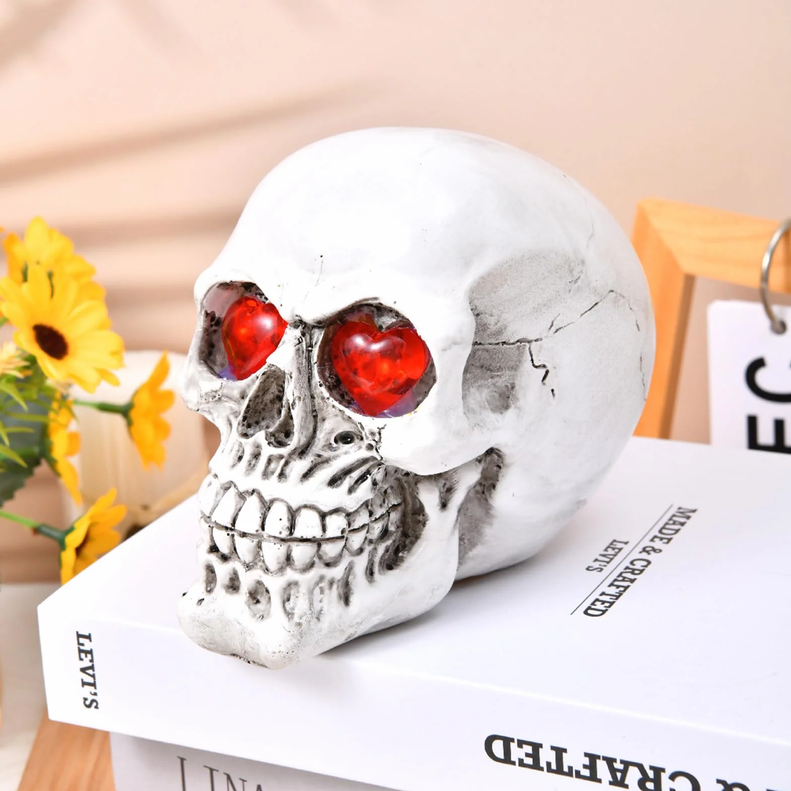 Lampe LED tête de mort résine yeux lumineux Halloween décoration gothique