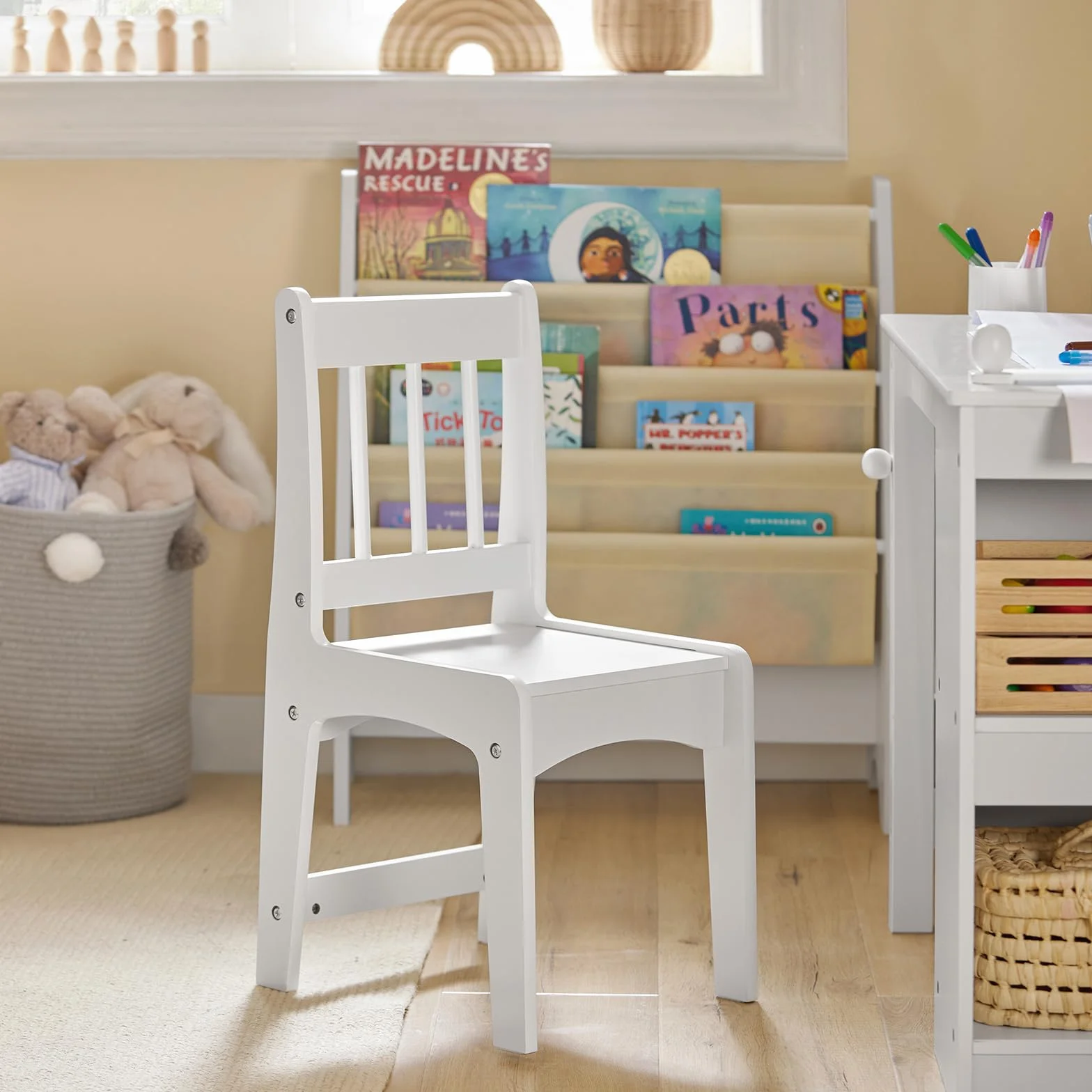 SoBuy Table Enfant avec Chaise Ensemble 2 Pièces Table et Chaise pour Enfant Bureau avec 2 Étagères Porte-Papier et Rangements Stylos Blanc 80x54x65,5 KMB60-W