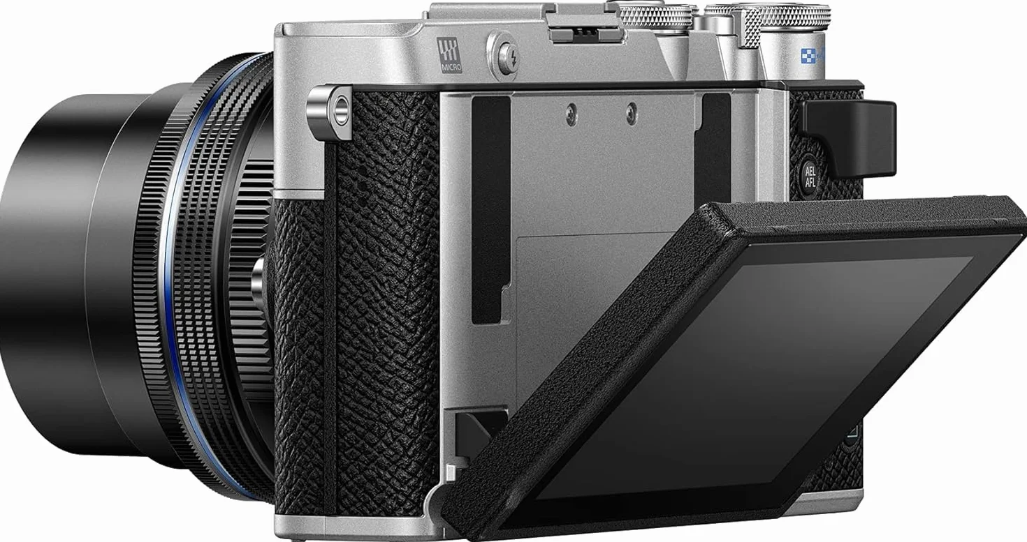 Olympus Pen E-P7, matryca 20 MP, odchylany ekran HD LCD, wideo 4K, Wi-Fi, sterowanie profilami kolorów i monochromatycznymi, srebrny, w zestawie obiektyw M.Zuiko Digital ED 14-42 mm EZ, czarny