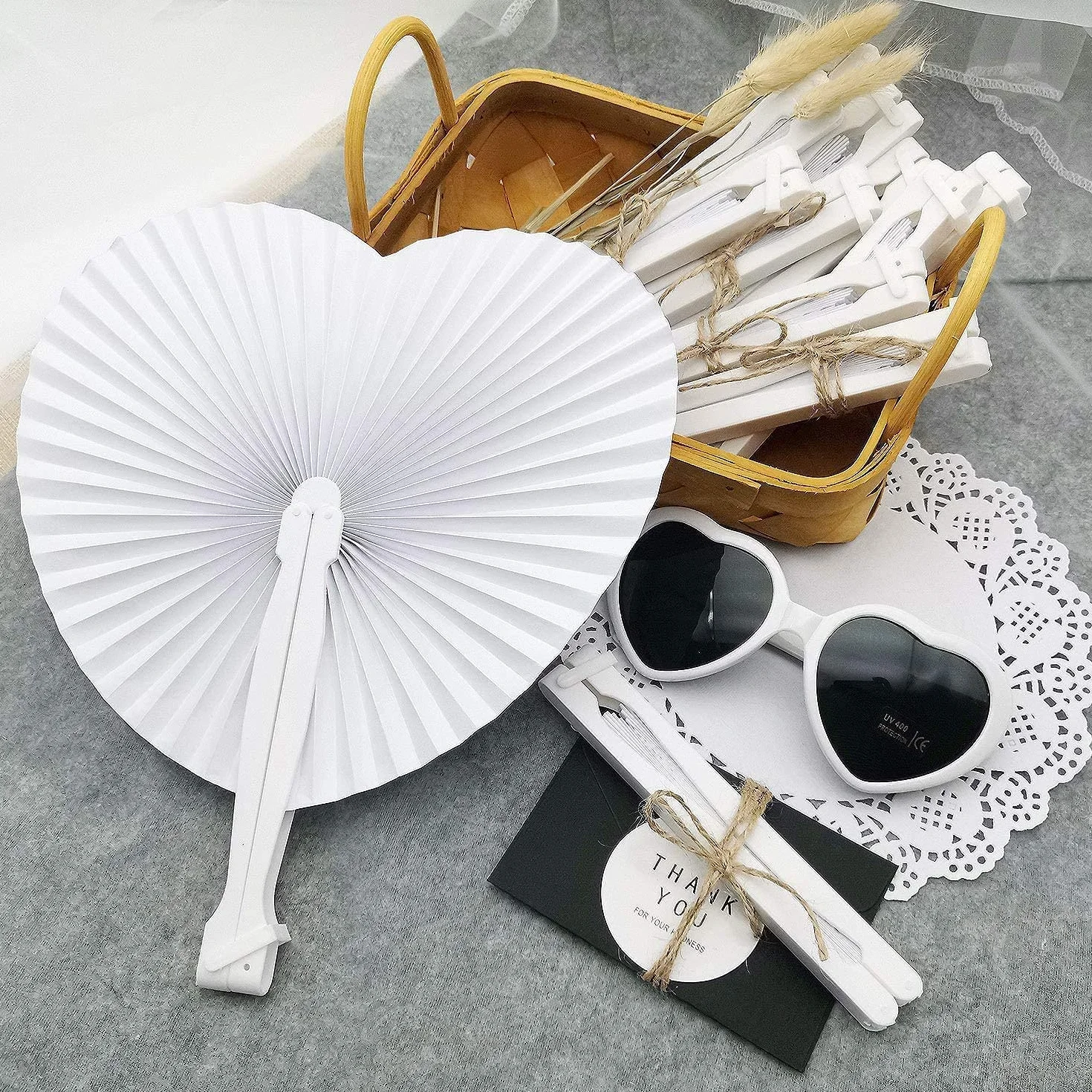 iZoeL 60 Décoration Mariage Eventail Blanc, Eventail Mariage Champetre Cadeau Invites Mariage Accessoires Décoration Mariage Decoration Fete Eventail - Léger Pliable - Papier