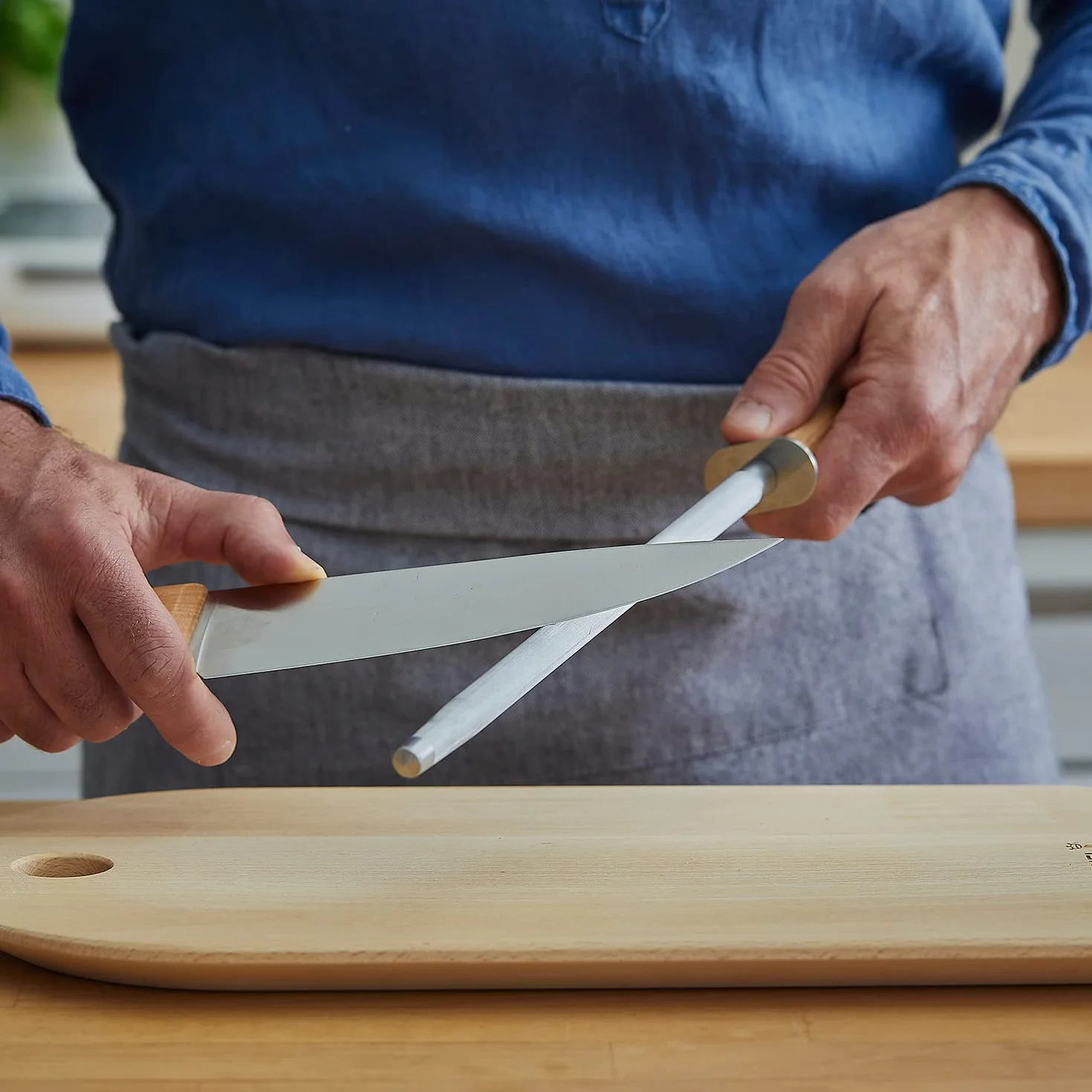 Opinel - Fusil à Aiguiser Revêtement Acier - Ø 13 mm, Longueur 25 cm - Affûtage Couteaux de Cuisine - Manche Hêtre, Lanière Cuir - Fabrication Française