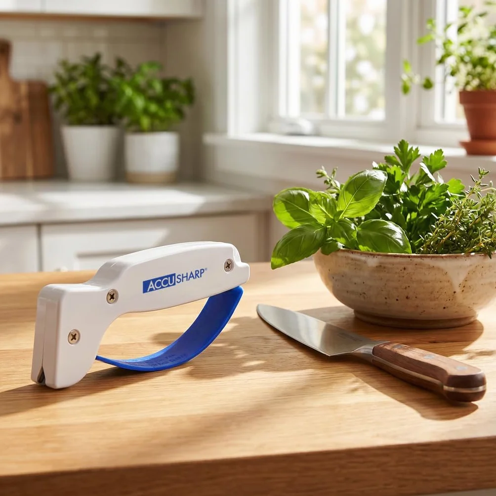 ACCUSHARP Aiguiseur de Couteaux Ergonomique Compact Facile à Utiliser pour Couteaux Droits et Dentelés Blanc
