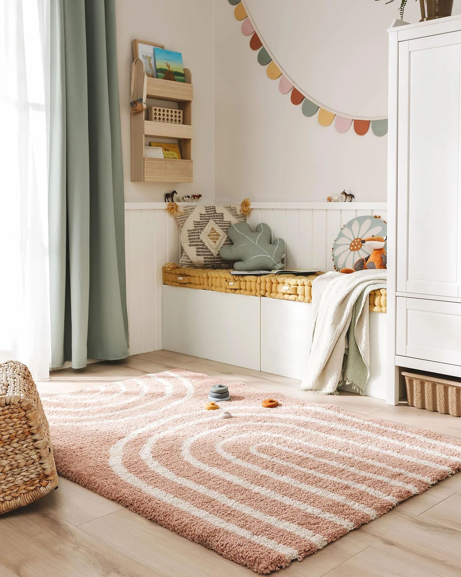 Tapis Enfant Gobi Rose 80x150 cm Lytte Rectangulaire Fausse Fibre Motifs Bebe Scandi Facile Entretien