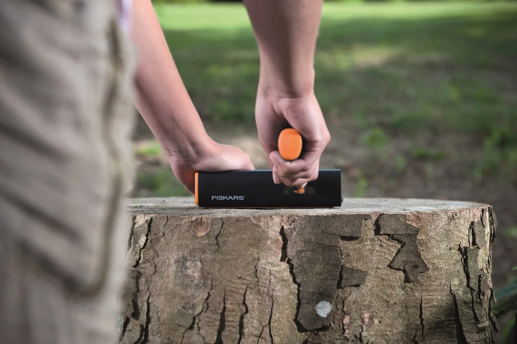 Fiskars Aiguiseur pour haches et couteaux Pierre à aiguiser en céramique Noir Orange Xsharp