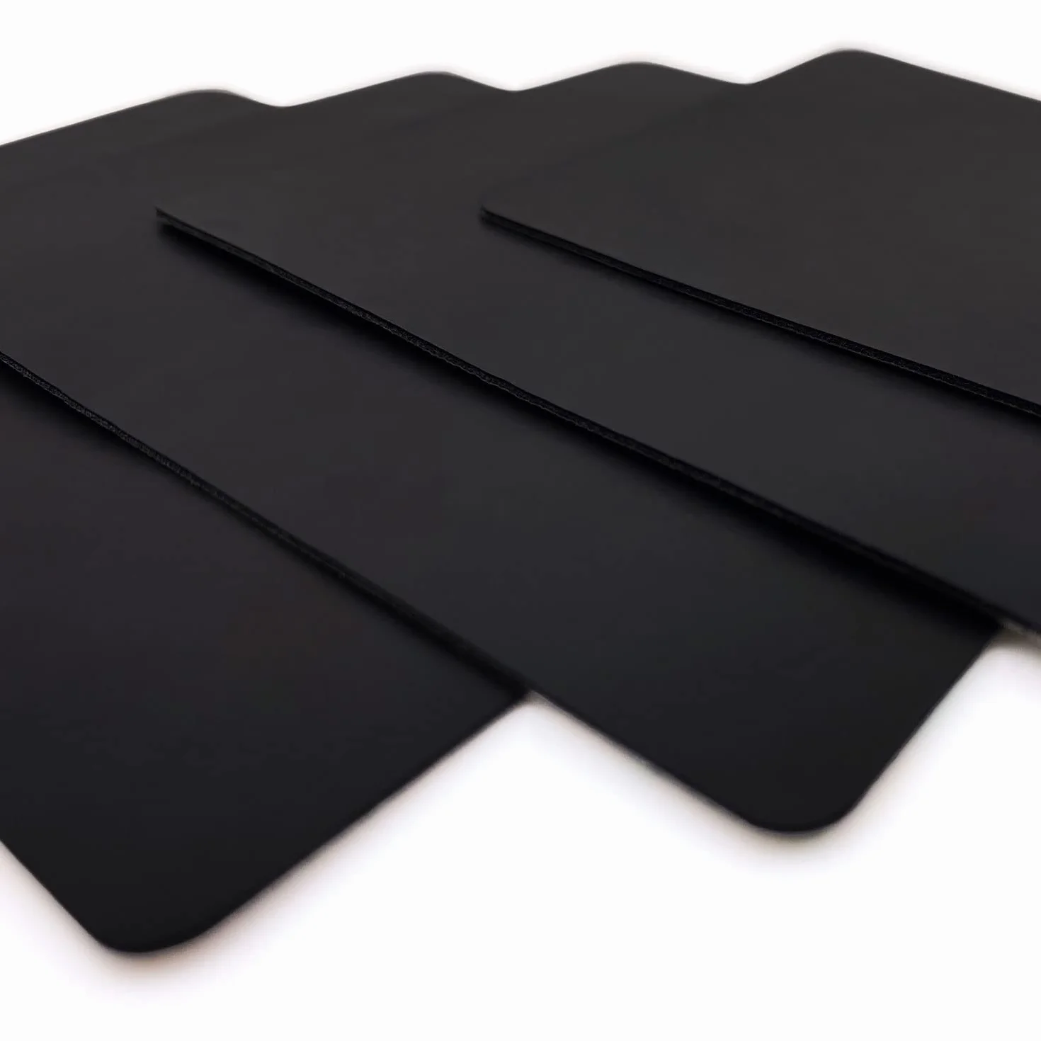 SensoryBoost Podkładki samoprzylepne DIY – 4 sztuki – antypoślizgowe naklejki, pochłaniające pot, samoprzylepne i bardzo cienkie (0,5 mm) rozmiar: 95 x 70 mm, akcesoria do myszy, klawiatury, smartfona