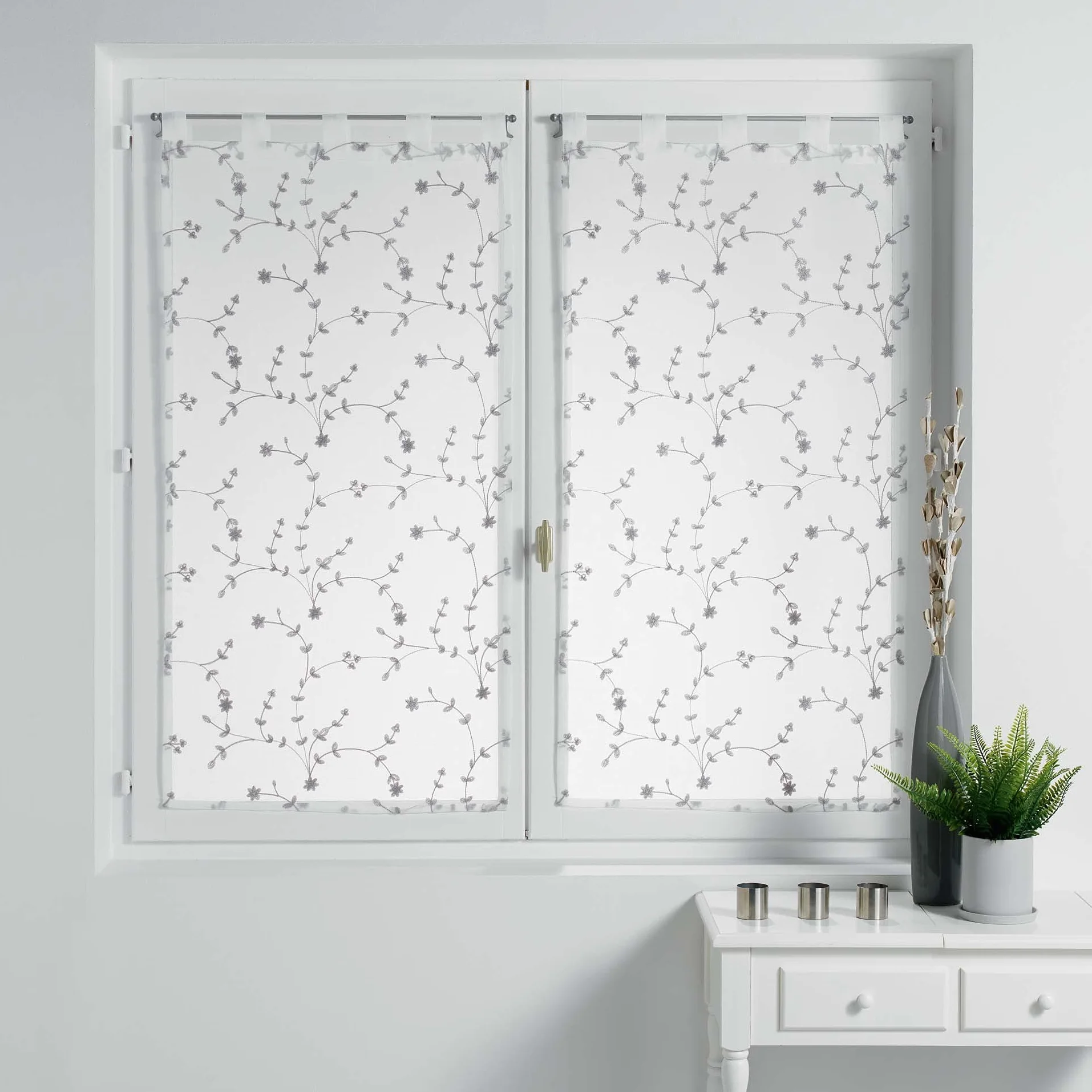 Voile Sablé Brodé Douceur d'Intérieur Petite Fleur Blanc/Gris 60x160 cm
