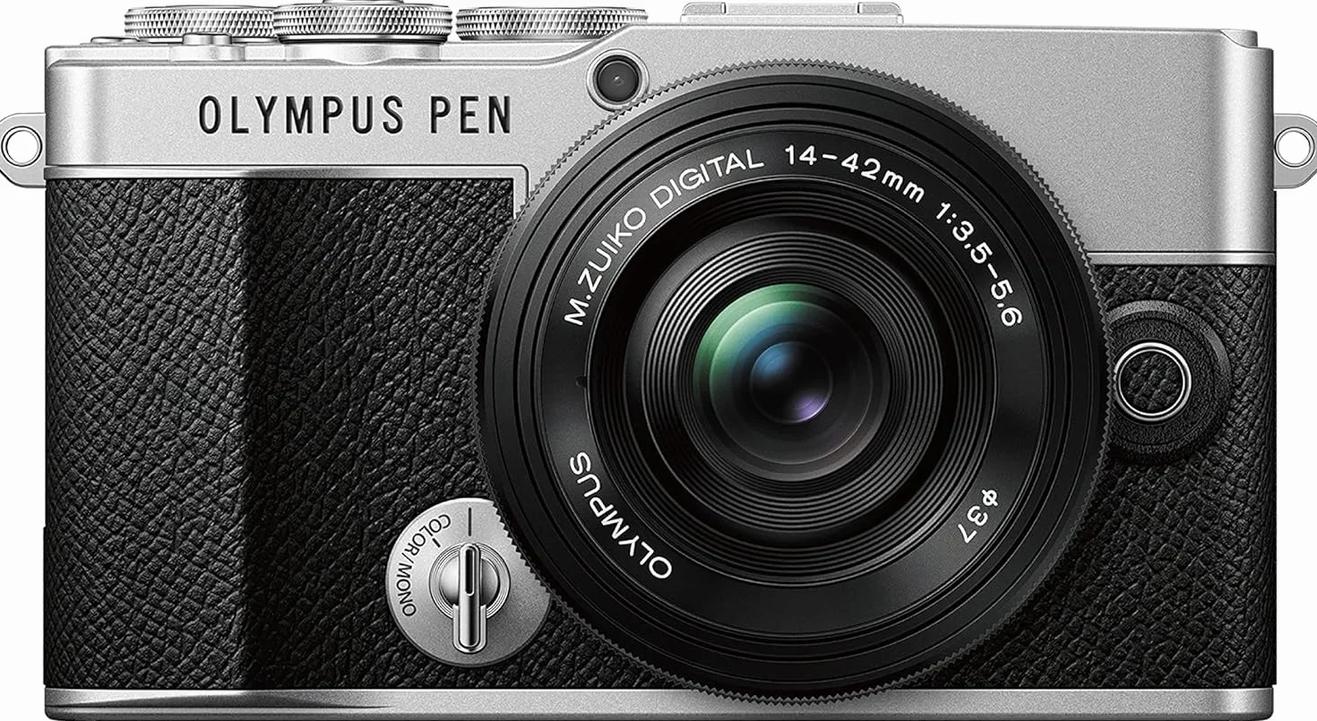 Olympus Pen E-P7, matryca 20 MP, odchylany ekran HD LCD, wideo 4K, Wi-Fi, sterowanie profilami kolorów i monochromatycznymi, srebrny, w zestawie obiektyw M.Zuiko Digital ED 14-42 mm EZ, czarny