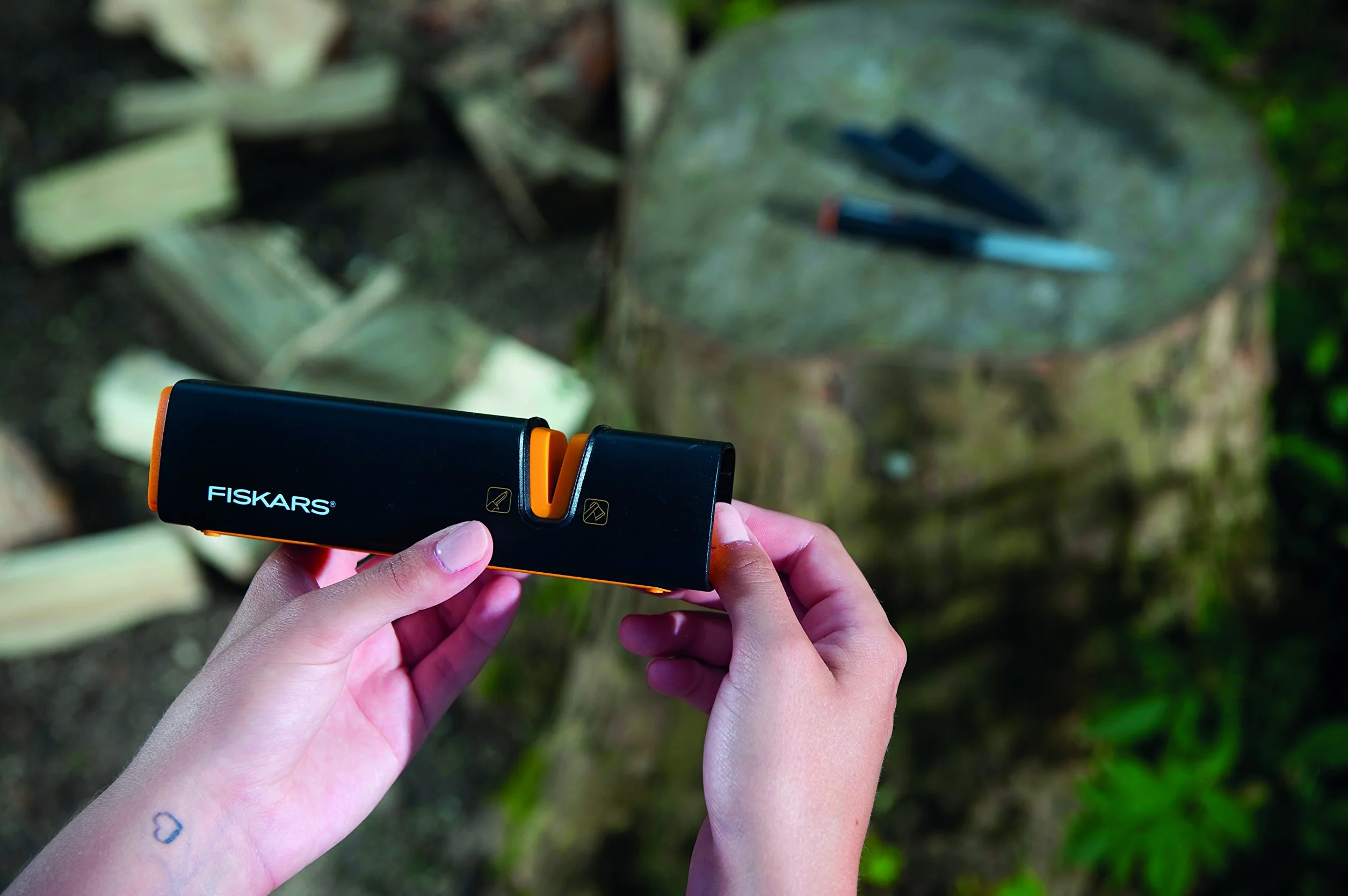 Fiskars Aiguiseur pour haches et couteaux Pierre à aiguiser en céramique Noir Orange Xsharp