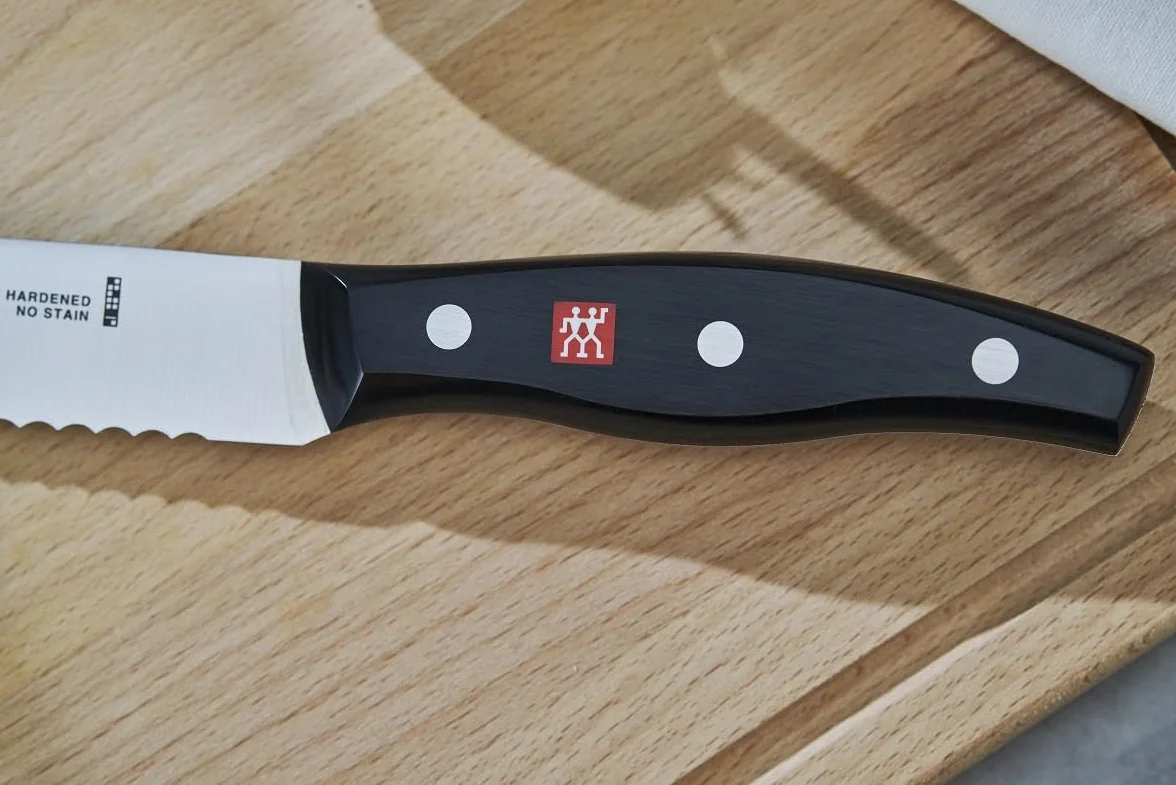 ZWILLING Couteau à Pain, Lame dentelée: 20 cm, Acier Inoxydable, Manche Noir, série Twin Pollux