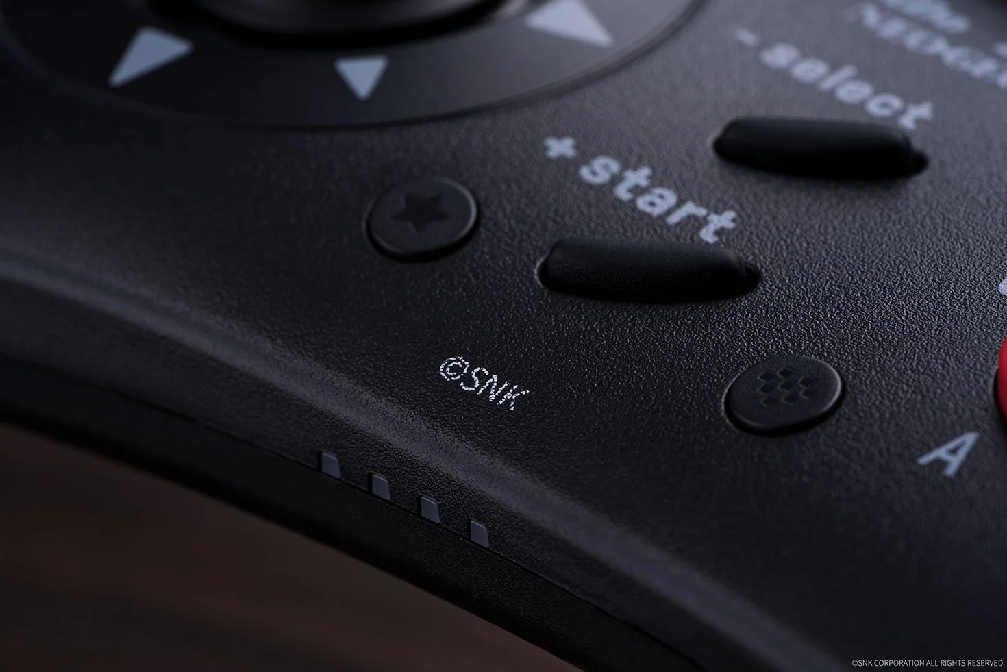 8Bitdo Manette Noire Bluetooth SNK Neo Geo CD – Compatible PC, Android, Neo Geo Mini