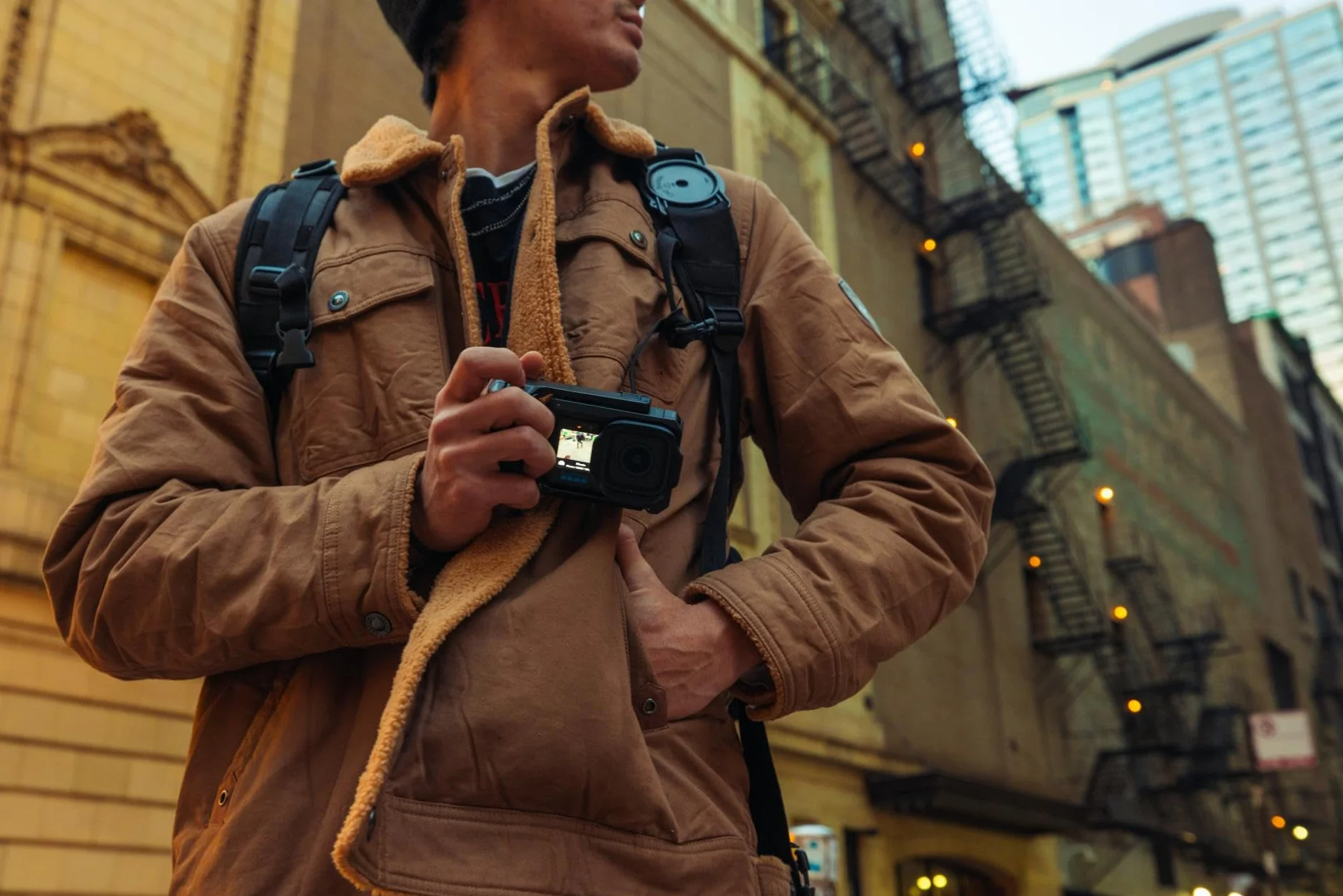 GoPro MISSION 1 PRO – kompaktowa kamera sportowa do kina, wideo 8K60, przetwornik 1-calowy, zaawansowana wydajność przy słabym oświetleniu, zdjęcia 50 MP, tryb zwolnionego tempa, stabilizacja obrazu