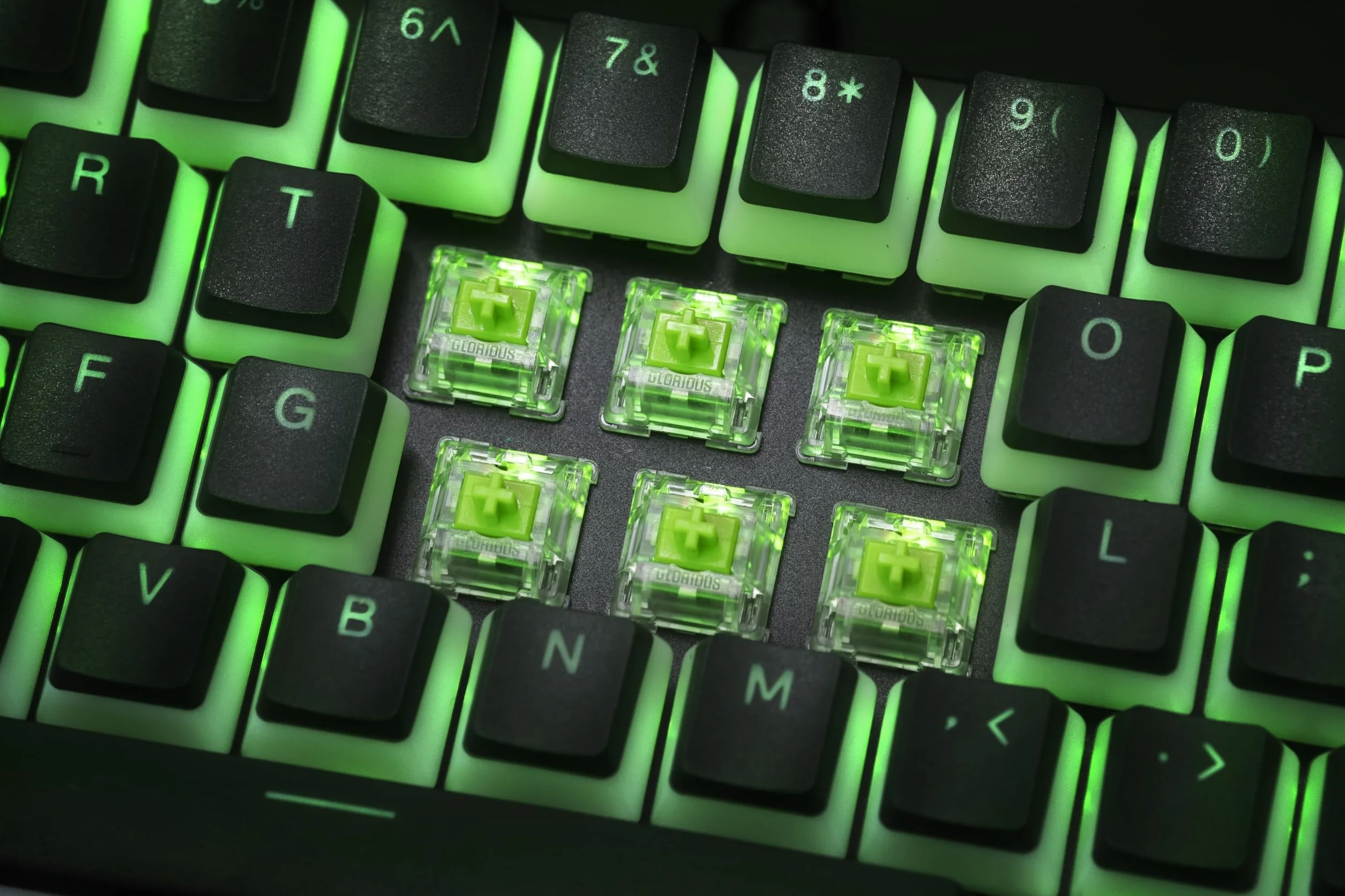 Glorious Gaming – 36 przełączników klikalnych do klaw. mech. – kompatybilne z GMMK 2/PRO i klaw. num. GMMK, efekt kliknięcia, przezroczyste (maks. efekt RGB), aktywacja 55 g, 5 bolców – smar