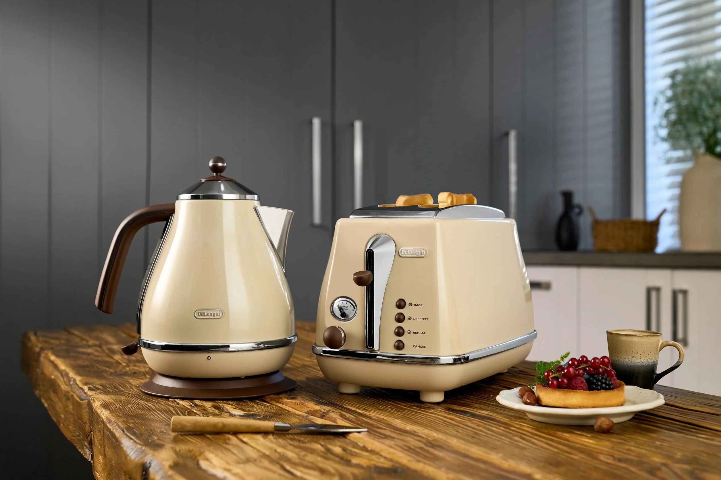 De'Longhi KBOV 2001 Bouilloire (1,7 l, style rétro) taille unique beige